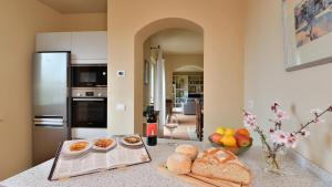 a kitchen with a counter with bread and fruit on it at Il Mirto in Gavorrano