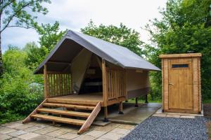 圣吉隆Camping Parc d'Audinac les Bains 3 étoiles - Piscine chauffée - Vue montagne的相册照片