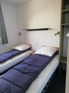 Postel nebo postele na pokoji v ubytování Camping Les Ballastières - Vosges du Sud
