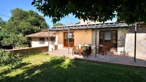 a small stone house with a table in the yard at Podere La Casa in Cavriglia