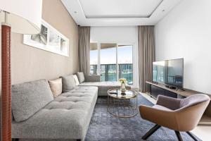 Гостиная зона в ALiving Modern Living 1BR at Business Bay DAMAC Maison Prive 517