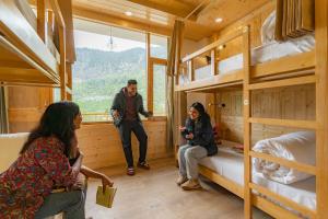 Letto o letti in una camera di The Social Stays Manali formerly ArtBuzz