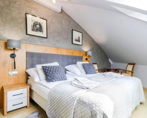 Łóżko lub łóżka w pokoju w obiekcie Avangard by Baltic Home