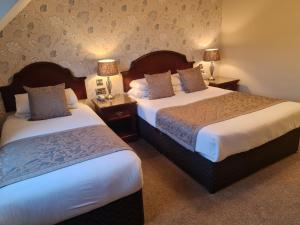 Letto o letti in una camera di Abbey Hotel Donegal