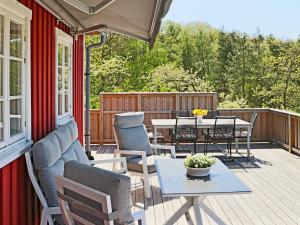 Balkón nebo terasa v ubytování 6 person holiday home in Slöinge