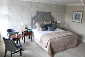 Letto o letti in una camera di Abbey Hotel Donegal