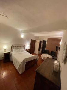 Chambres d' hôtes l'Escalo à Moutiers-Ste-Marie (04360)客房内的一张或多张床位