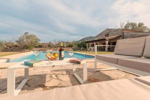 Bazén v ubytování Finca Gloria by Sealand Villas nebo v jeho okolí