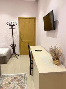 TV a/nebo společenská místnost v ubytování Guesthouse Niko + 25 fotografií