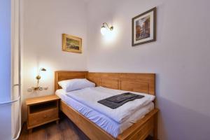 Postel nebo postele na pokoji v ubytování Zámek Castle Račice - Předzámčí Forecastle