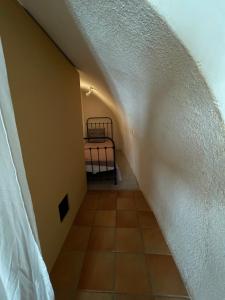 Chambres d' hôtes l'Escalo à Moutiers-Ste-Marie (04360)客房内的一张或多张床位