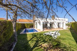 a house with a swimming pool in a yard at Villa Botelha in Sagres