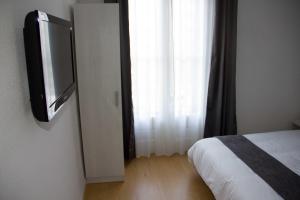 Posteľ alebo postele v izbe v ubytovaní Hostalin Barcelona Diputacion