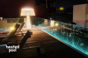 Bazén v ubytování Villa Collection Madroñal - Heated Pool BBQ XBox nebo v jeho okolí