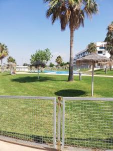 Bazén v ubytovaní CABO DE GATA - LUJOSO APARTAMENTO alebo v jeho blízkosti
