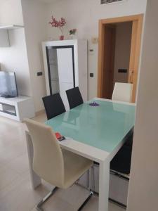 Televízia a/alebo spoločenská miestnosť v ubytovaní CABO DE GATA - LUJOSO APARTAMENTO