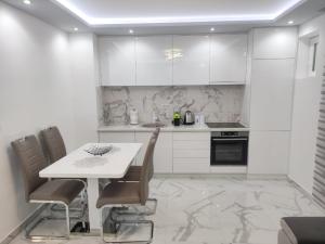 Kuchyň nebo kuchyňský kout v ubytování Apartman Viktor
