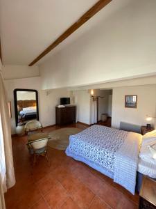 Chambres d' hôtes l'Escalo à Moutiers-Ste-Marie (04360)客房内的一张或多张床位
