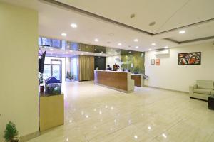 Fuajee või vastuvõtt majutusasutuses Hotel D'Capitol - Delhi Airport