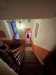 Chambres d' hôtes l'Escalo à Moutiers-Ste-Marie (04360)的休息区