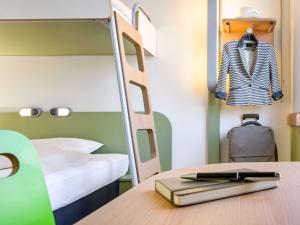 Postel nebo postele na pokoji v ubytování ibis budget Karlsruhe