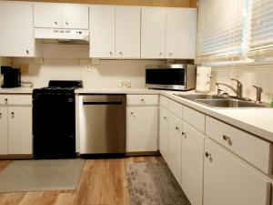 Dapur atau dapur kecil di EXQUISITE FAMILY HOME