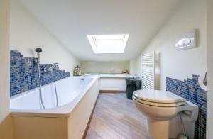 Ένα μπάνιο στο Villa Viola +13 φωτογραφίες