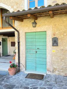 a green door on the side of a building at Corte dei Mori - Historic Apartments Lazise in Lazise