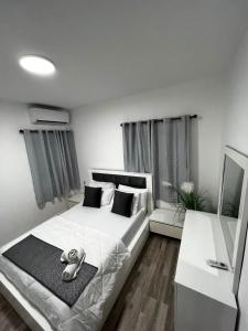 a bedroom with a bed and a couch and a tv at דירת 4 חדרים מול הים in Bat Yam