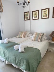Łóżko lub łóżka w pokoju w obiekcie Homey Home Guadalvillas 91