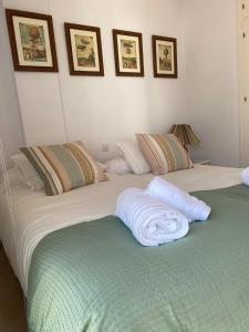 Łóżko lub łóżka w pokoju w obiekcie Homey Home Guadalvillas 91