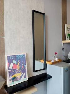 uno specchio seduto sopra uno scaffale in una stanza di Eternally Studio Empire Damansara/Wi fi/Netflix a Petaling Jaya