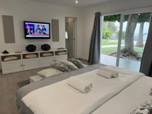 Giường trong phòng chung tại Malibú Ocean Villa +85 ảnh