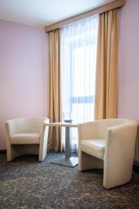 Uma área de estar em Hotel Mlynska
