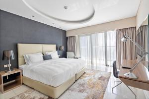 Postel nebo postele na pokoji v ubytování ALiving Luxury 1BR Paramount Towers Business Bay 6205 + 13 fotografií