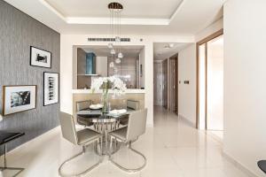 Posezení v ubytování ALiving Luxury 1BR Paramount Towers Business Bay 6205