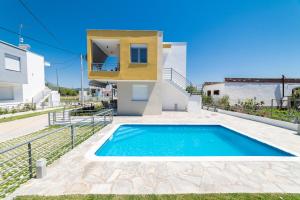 Piscina di Danai & Palm Residential Complexes o nelle vicinanze