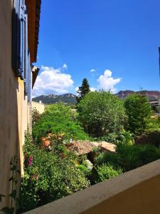 a view of a garden with flowers and plants at L' Alto - 80m2, Grand Terrasse avec vue sur le Cap, à 200m des plages in Cassis