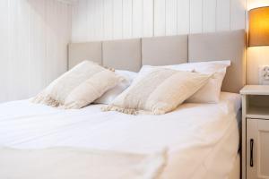 Posteľ alebo postele v izbe v ubytovaní Apartamenty Defala i Strefa Relaksu Natural Touch