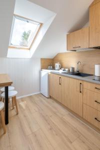 Kuchyňa alebo kuchynka v ubytovaní Apartamenty Defala i Strefa Relaksu Natural Touch