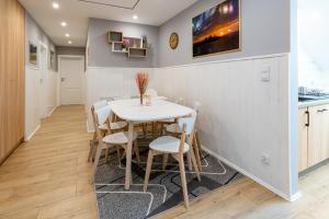 Kuchyňa alebo kuchynka v ubytovaní Apartamenty Defala i Strefa Relaksu Natural Touch