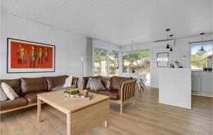 a living room with a couch and a table at 3 Bedroom Pet Friendly Home In Blvand in Blåvand