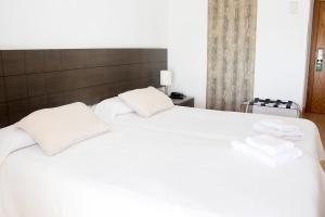 Postel nebo postele na pokoji v ubytování Grupoandria Hotel Platja Gran