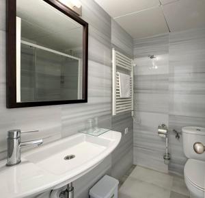 Koupelna v ubytování Grupoandria Hotel Platja Gran