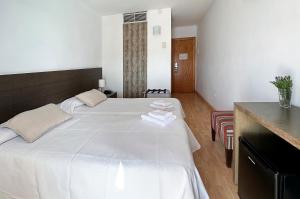 Postel nebo postele na pokoji v ubytování Grupoandria Hotel Platja Gran