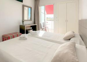 Postel nebo postele na pokoji v ubytování Grupoandria Hotel Platja Gran