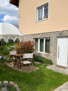 a picnic table and chairs in front of a house at Lavender Suite 