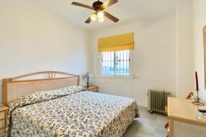 Fotografia z galérie ubytovania Amplia villa con piscina privada vistas al mar y WIFI v destinácii La Herradura