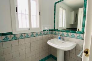 Fotografia z galérie ubytovania Amplia villa con piscina privada vistas al mar y WIFI v destinácii La Herradura