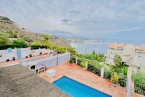Fotografia z galérie ubytovania Amplia villa con piscina privada vistas al mar y WIFI v destinácii La Herradura